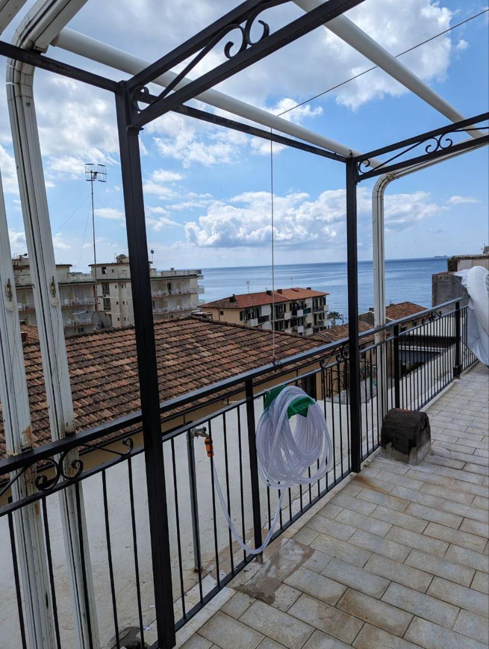 Piccolo Appartamento Con Grande Terrazzo Panoramico Maiori Exterior photo